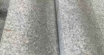 日照芙蓉白S型拉丝面路沿石