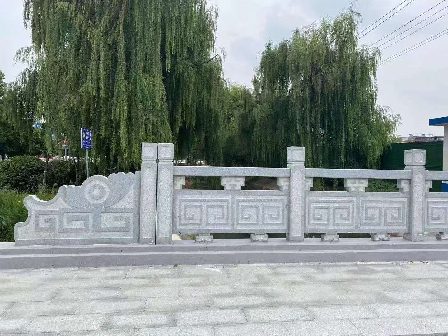 日照 芝麻灰桥栏杆、河道栏杆安装效果