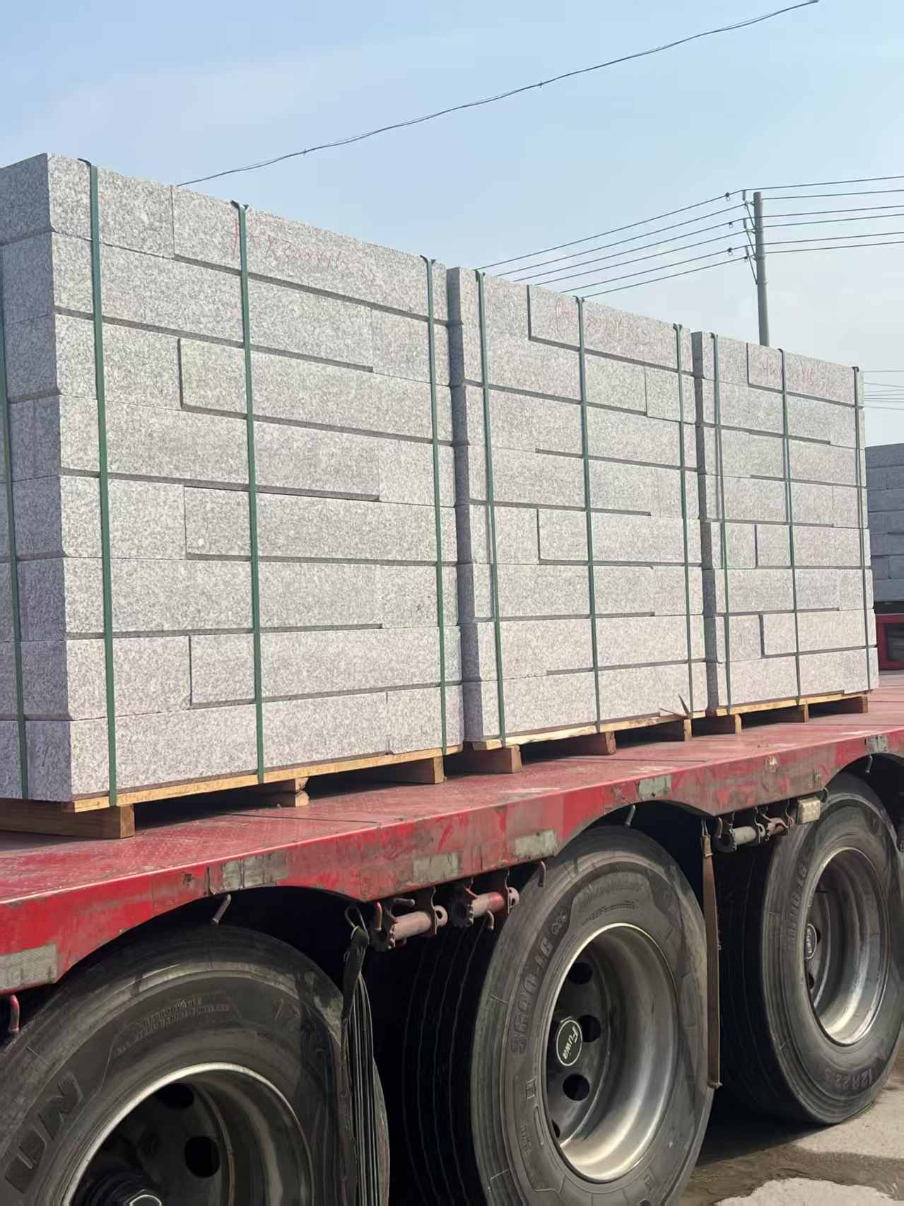 日照 芙蓉白路沿石装车