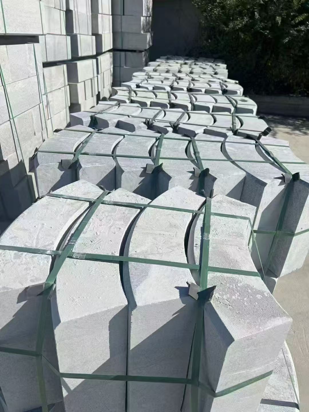 日照 芝麻灰弧形路沿石