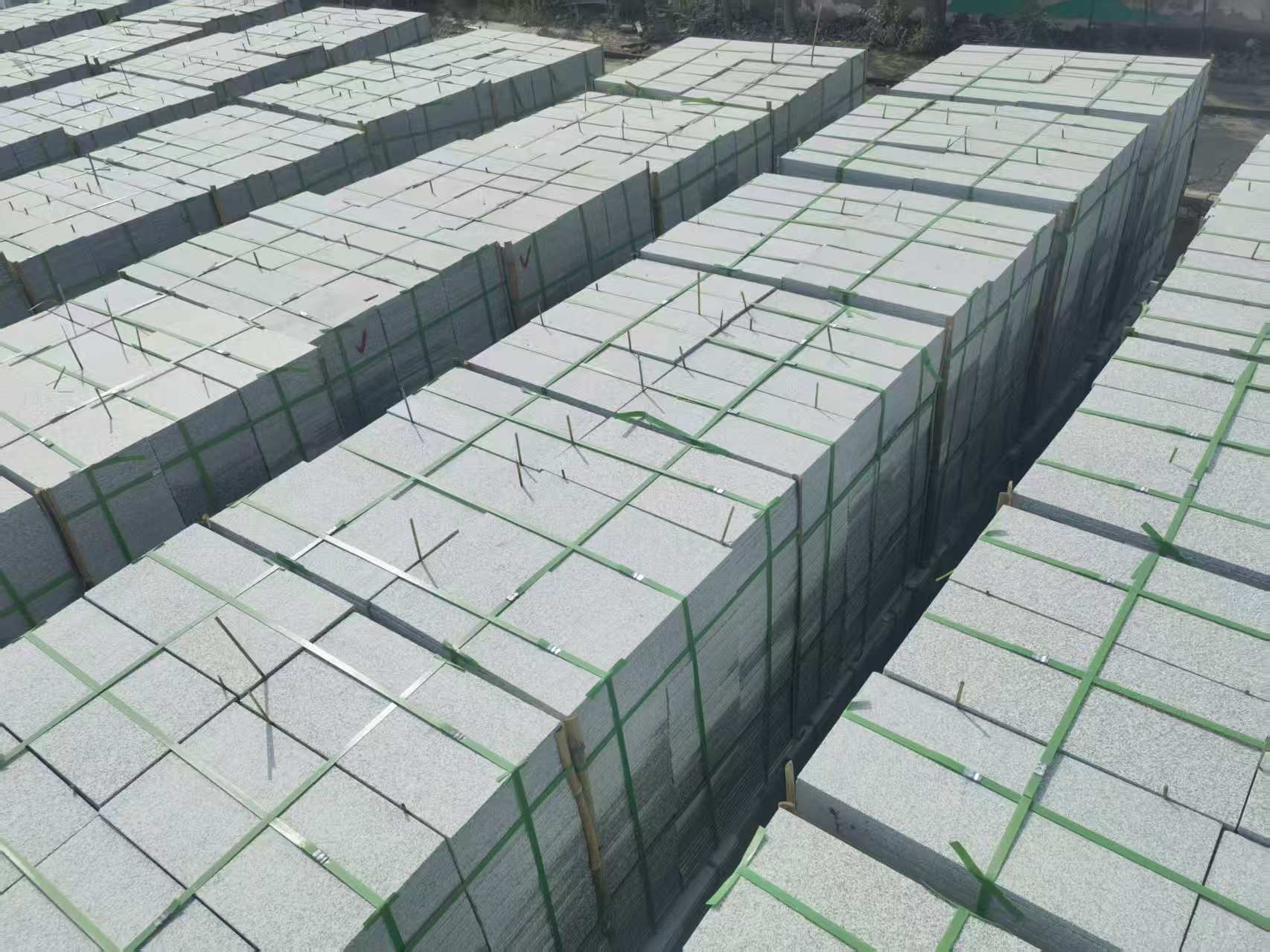 日照 芝麻白1.8公分火烧300*600地铺，清仓大甩卖