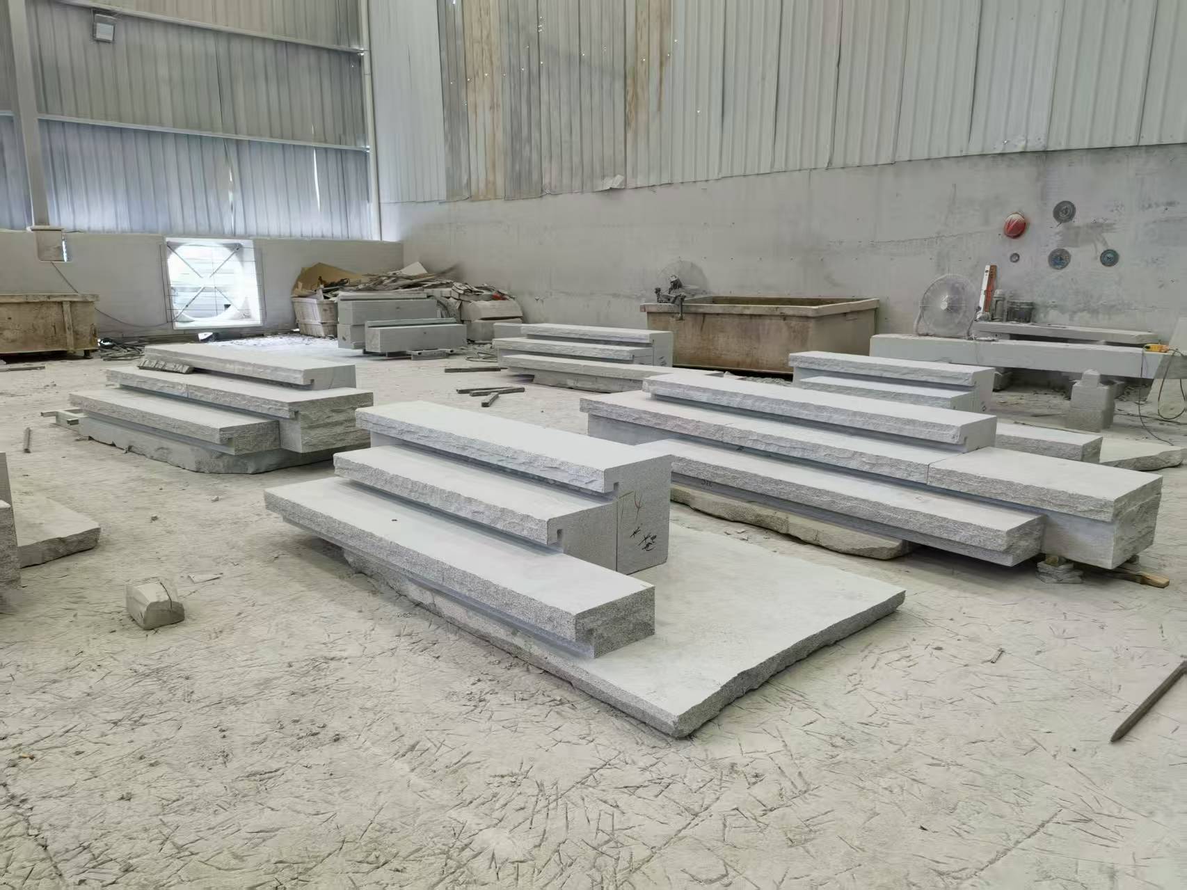 日照 整石台阶（大面火烧+侧面自然面），出货前厂内拼装
