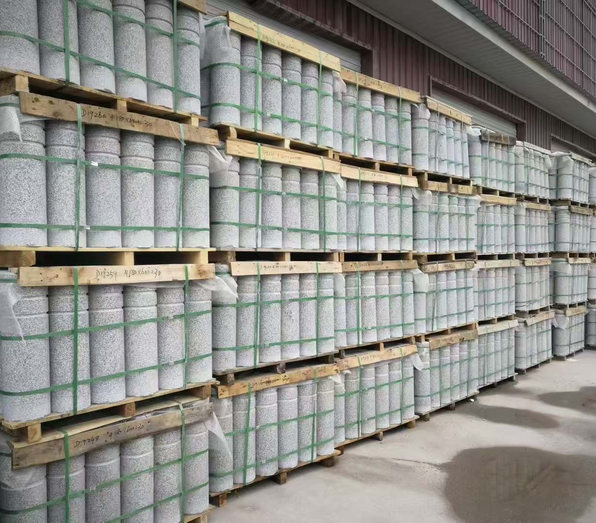 日照 芝麻白挡车柱、阻车桩、隔离柱