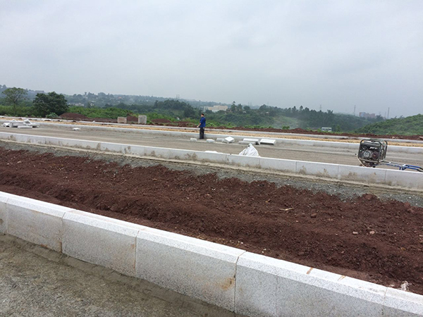 日照花岗岩路沿石在市政道路上的应用