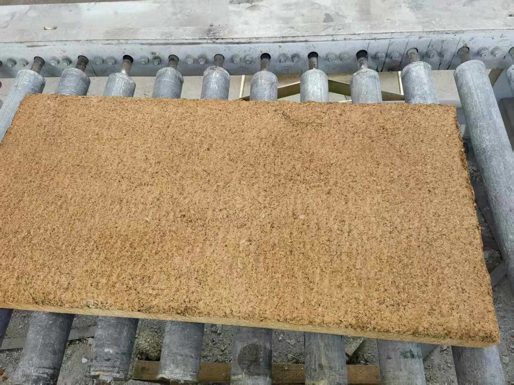 日照 菠萝面老石板，做旧仿古石，流水线生产加工