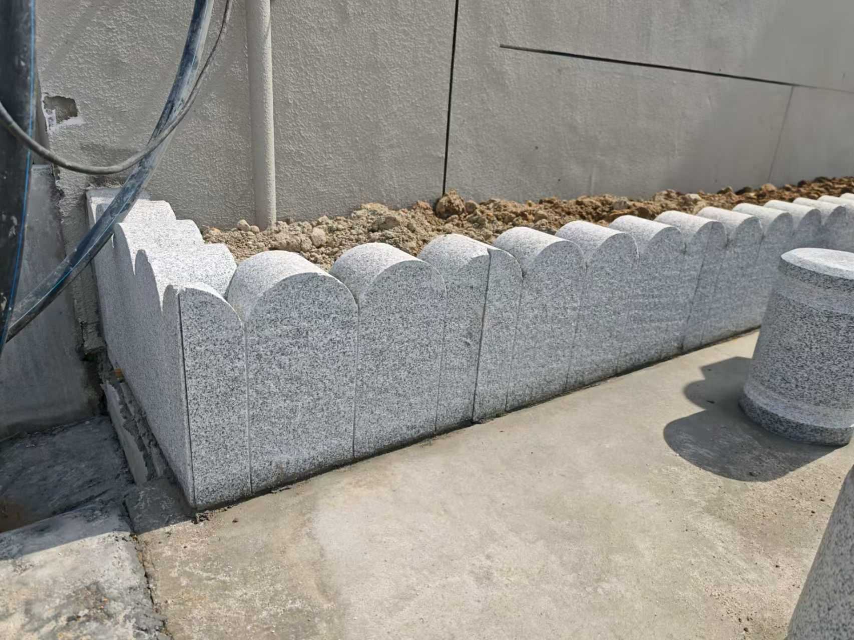 日照 芝麻白花岗岩花边石铺装效果图